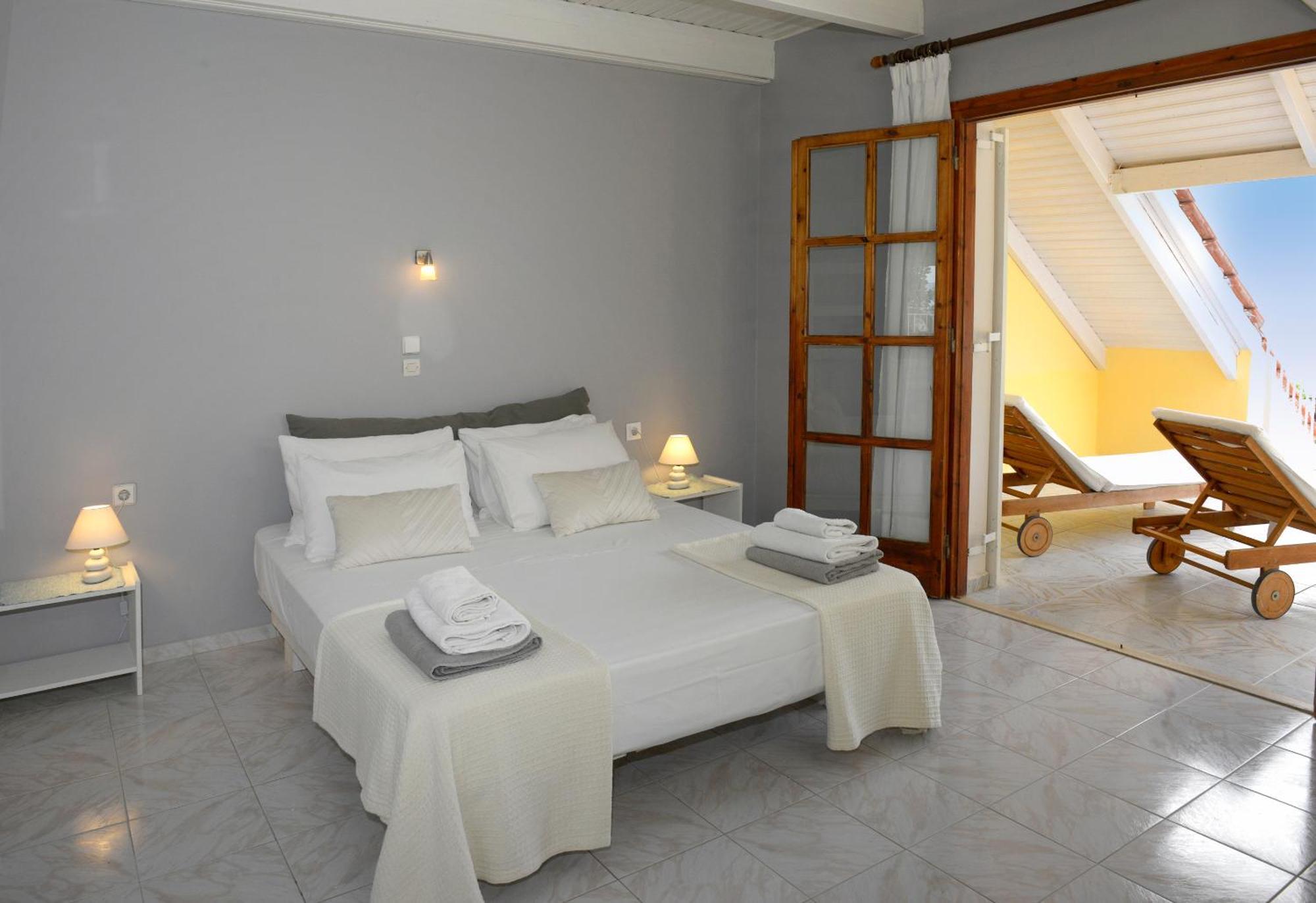 Albouro Seafront Apartments Kateliósz Kültér fotó